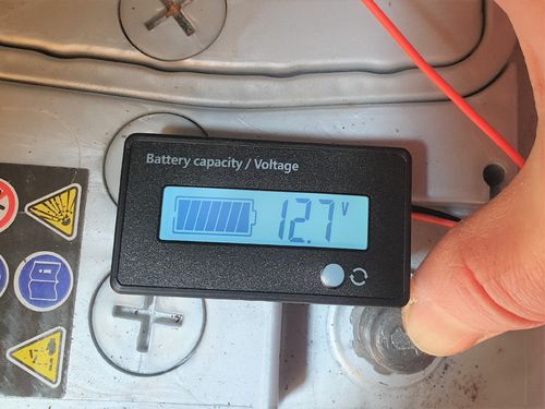 Voltmätare batterimätare